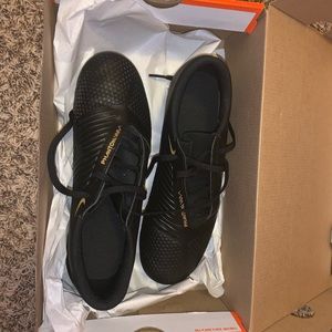 BRAND NEW STILL IN BOX NIKE SOCCER CLEATS